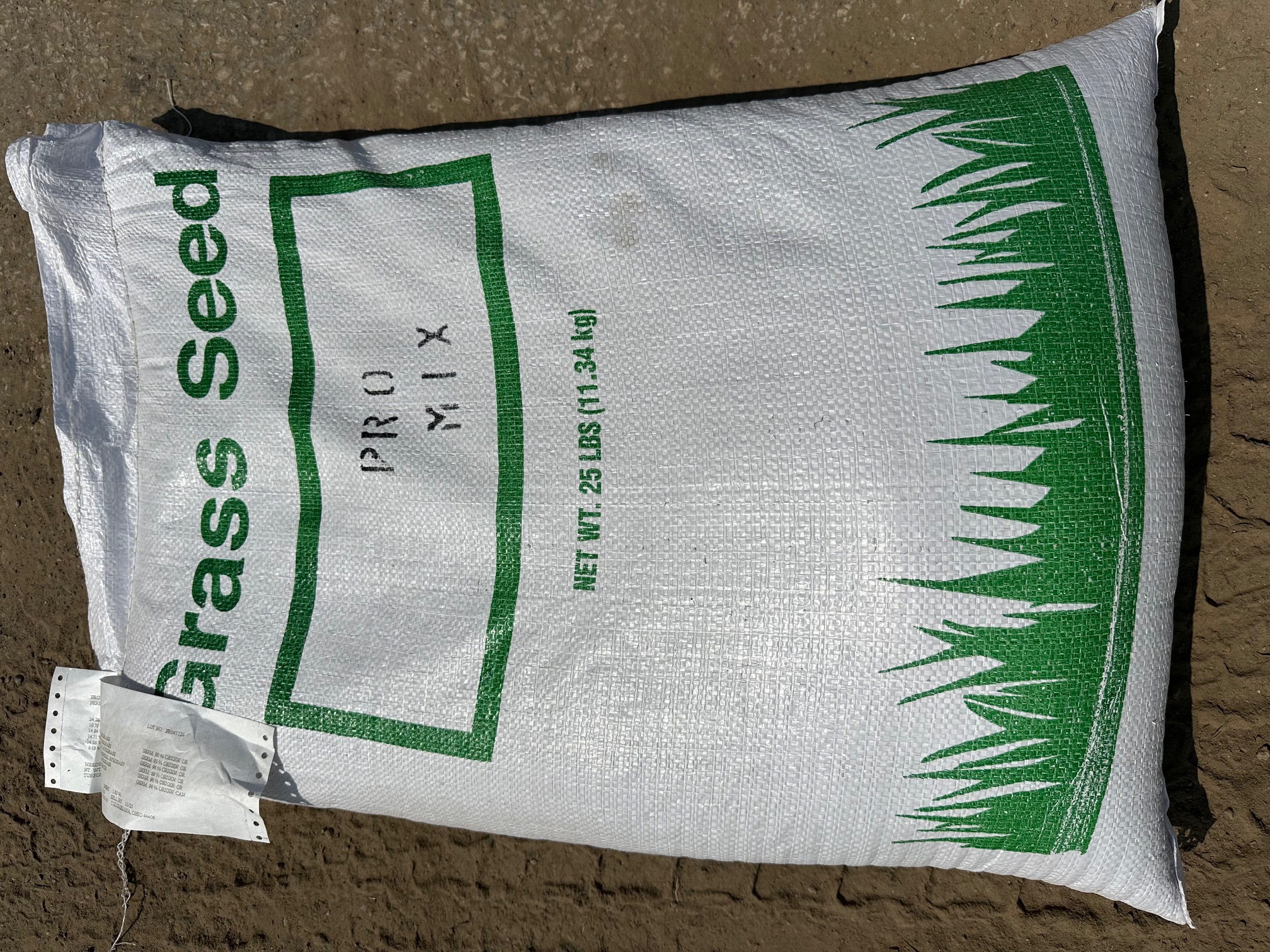 https://threez.infiaglobal.com/storage/photos/1/Products/Other products image/Pro Mix Grass Seed.jpg
